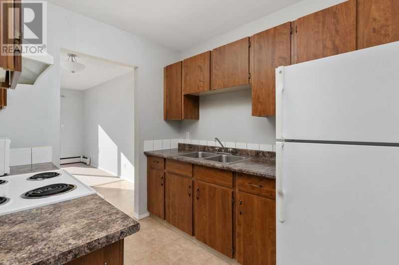 Photo 4 of 402 5418 52 Street, Camrose AB