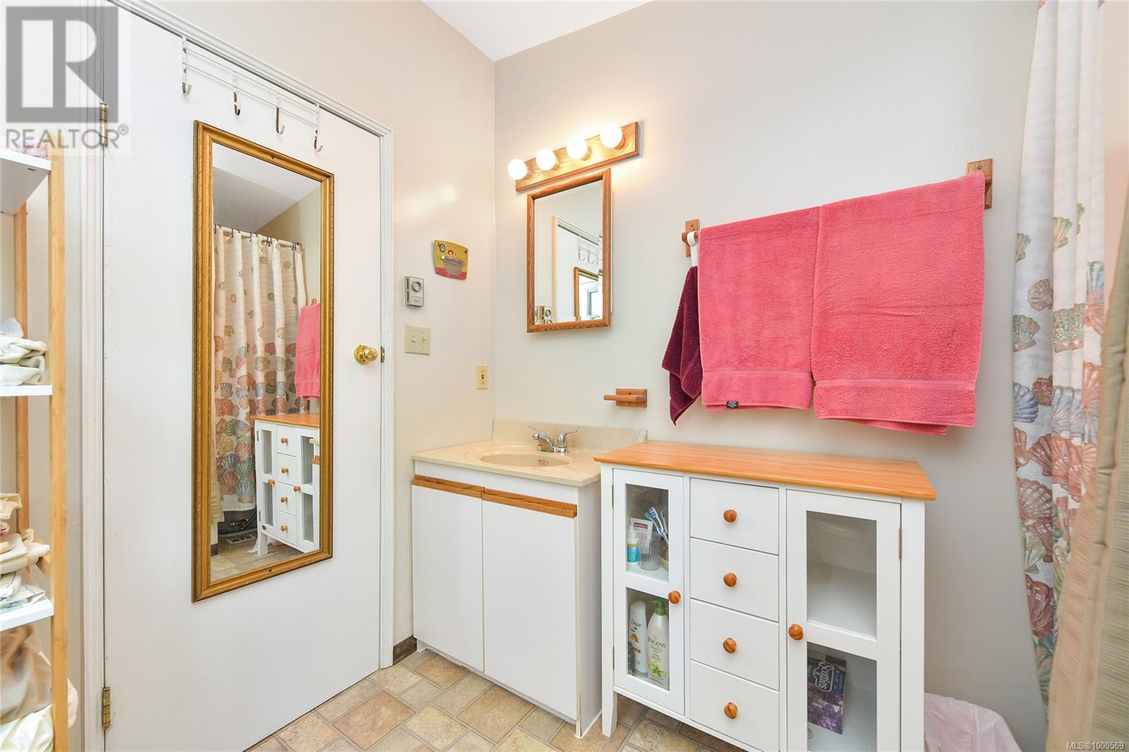  177 Mariners Way, Mayne Island