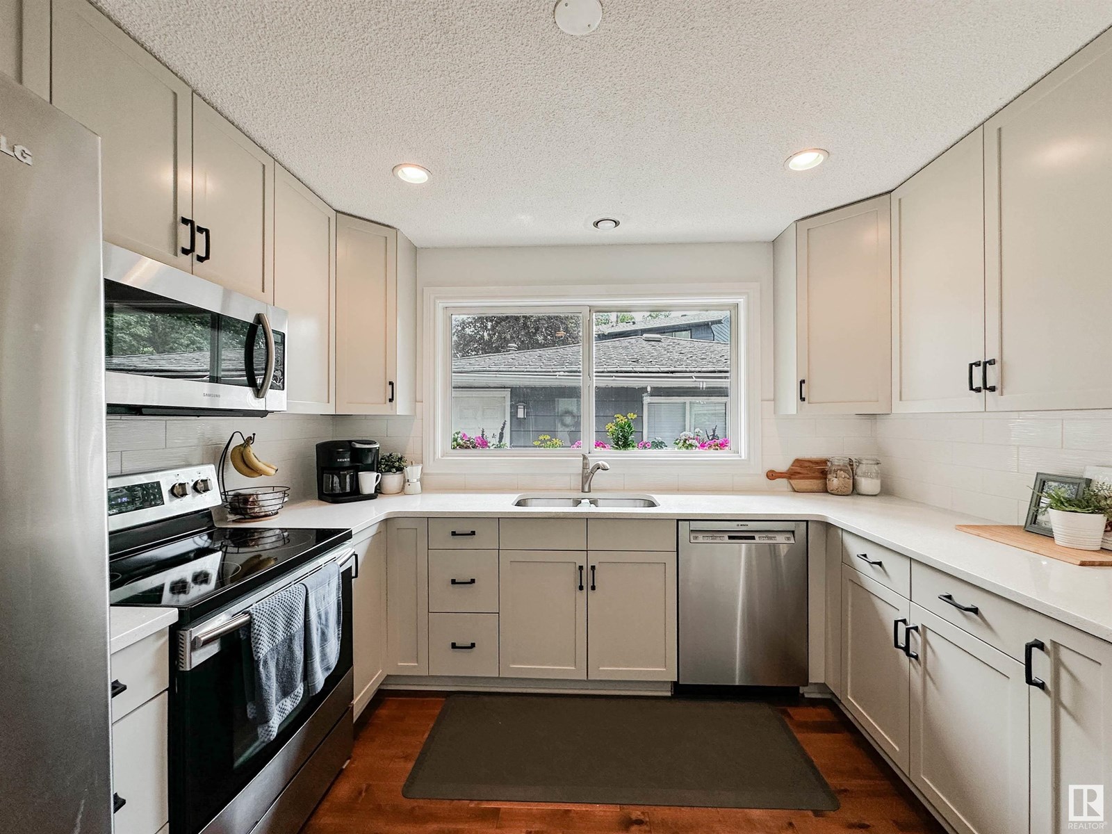 Single Family House Bungalow for Sale in  BELLEVUE CR St. Albert 