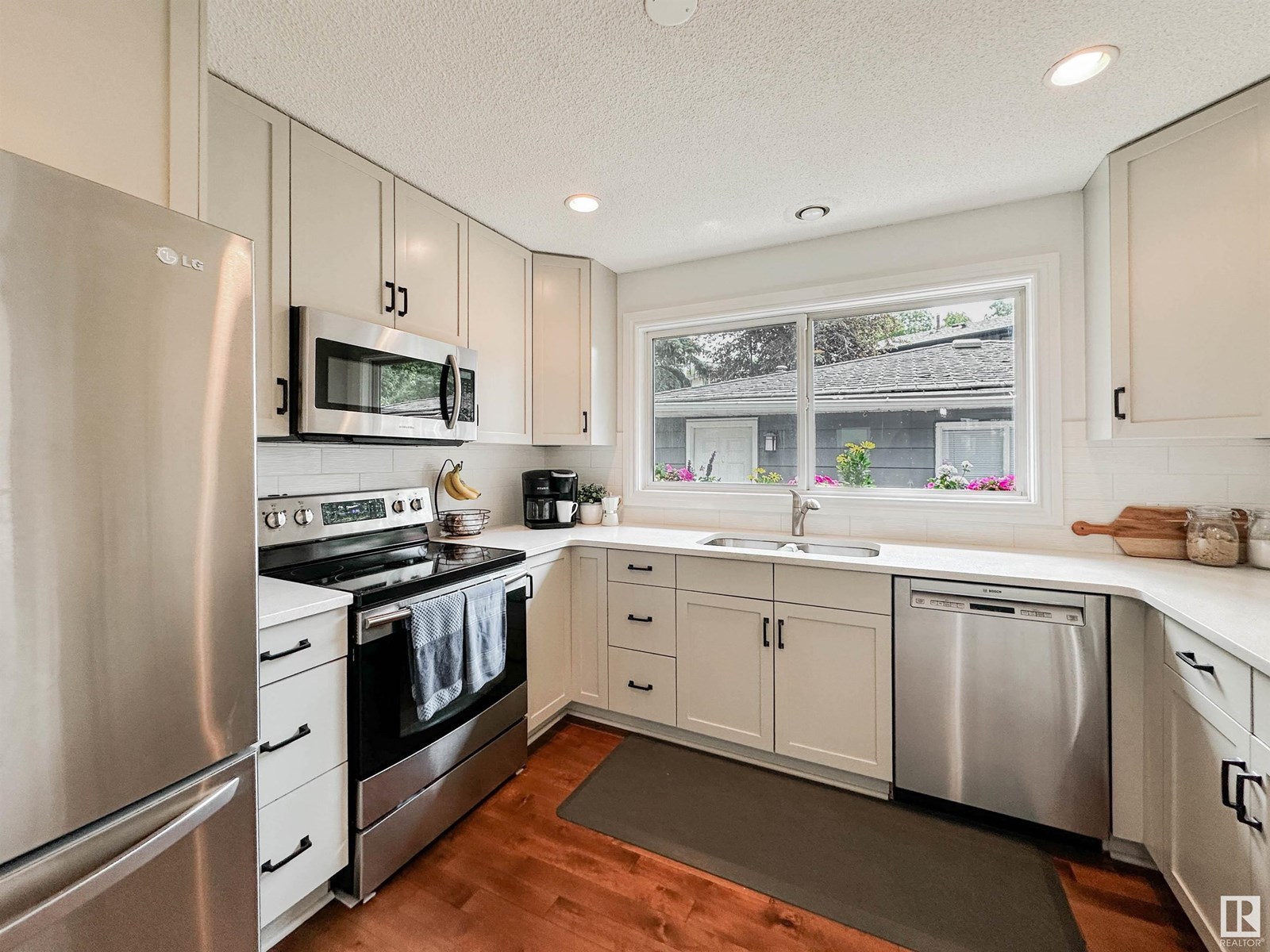 Single Family House Bungalow for Sale in  BELLEVUE CR St. Albert 