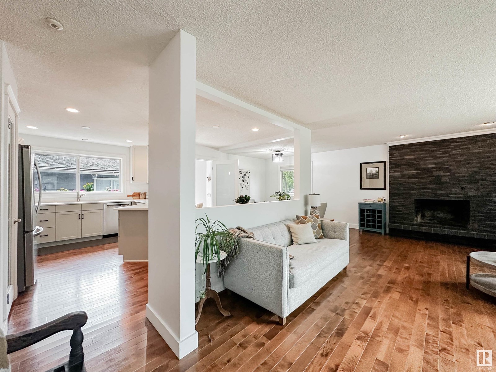 Single Family House Bungalow for Sale in  BELLEVUE CR St. Albert 