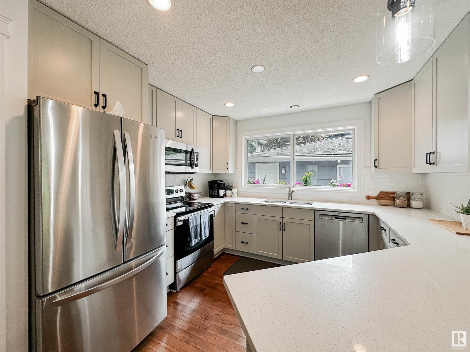 Single Family House Bungalow for Sale in  BELLEVUE CR St. Albert 