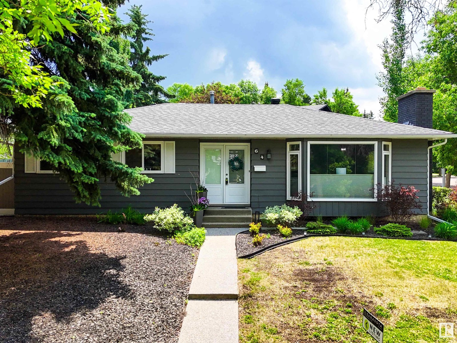 Single Family House Bungalow for Sale in  BELLEVUE CR St. Albert 