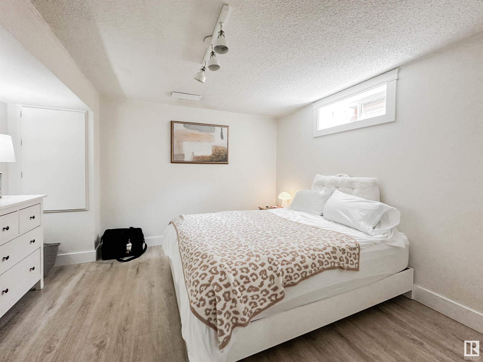 Single Family House Bungalow for Sale in  BELLEVUE CR St. Albert 