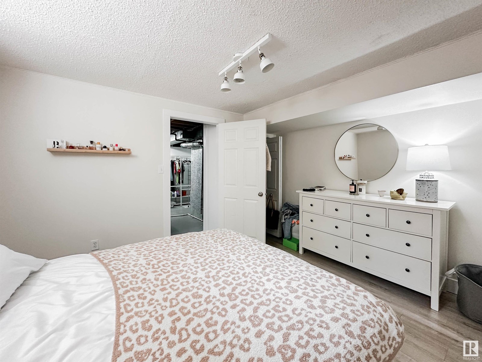 Single Family House Bungalow for Sale in  BELLEVUE CR St. Albert 