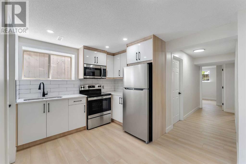 135 Hidden Way NW, Calgary, Alberta