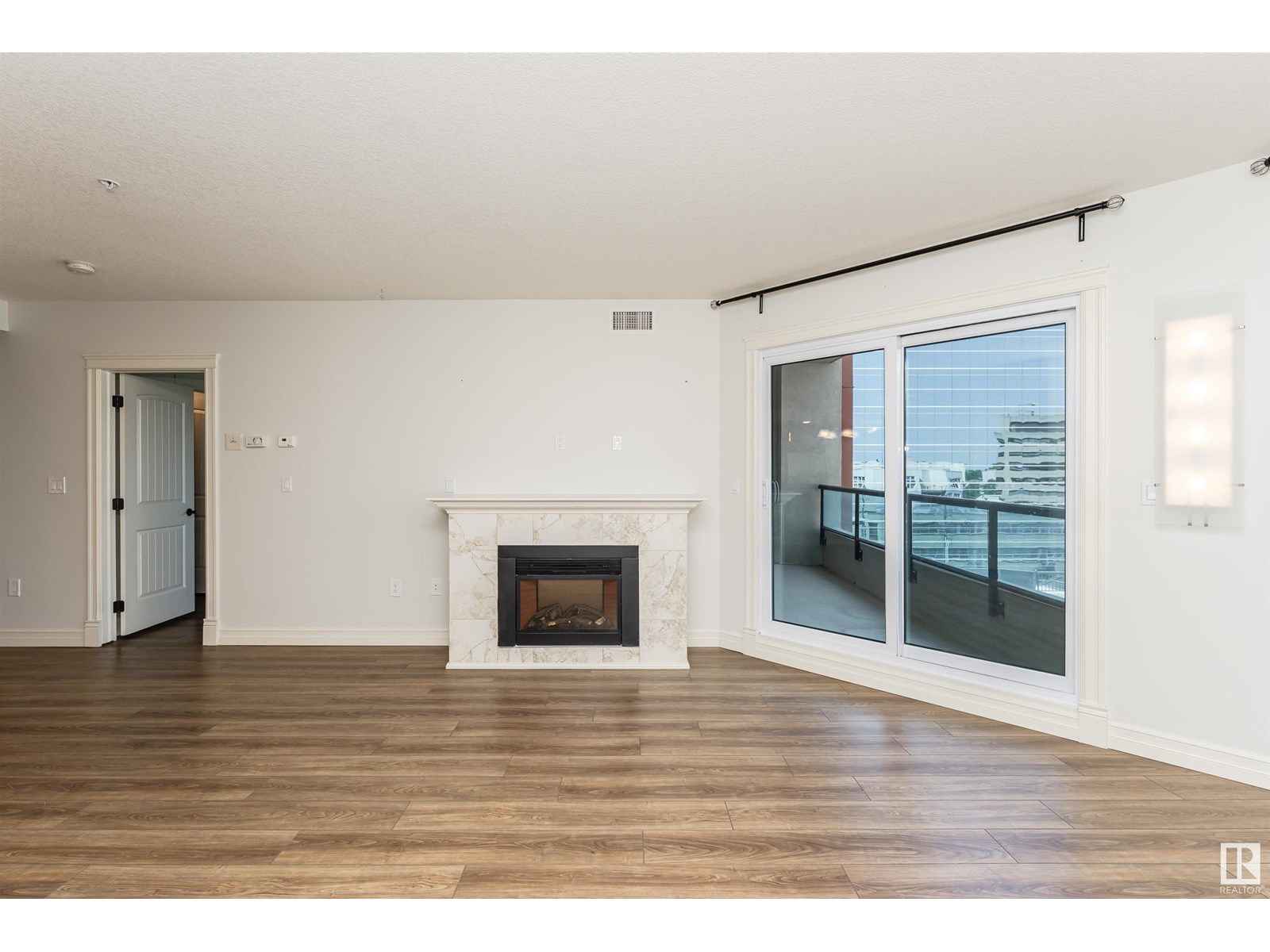 Photo 11 of 506 10142 111 St Nw Nw, Edmonton AB