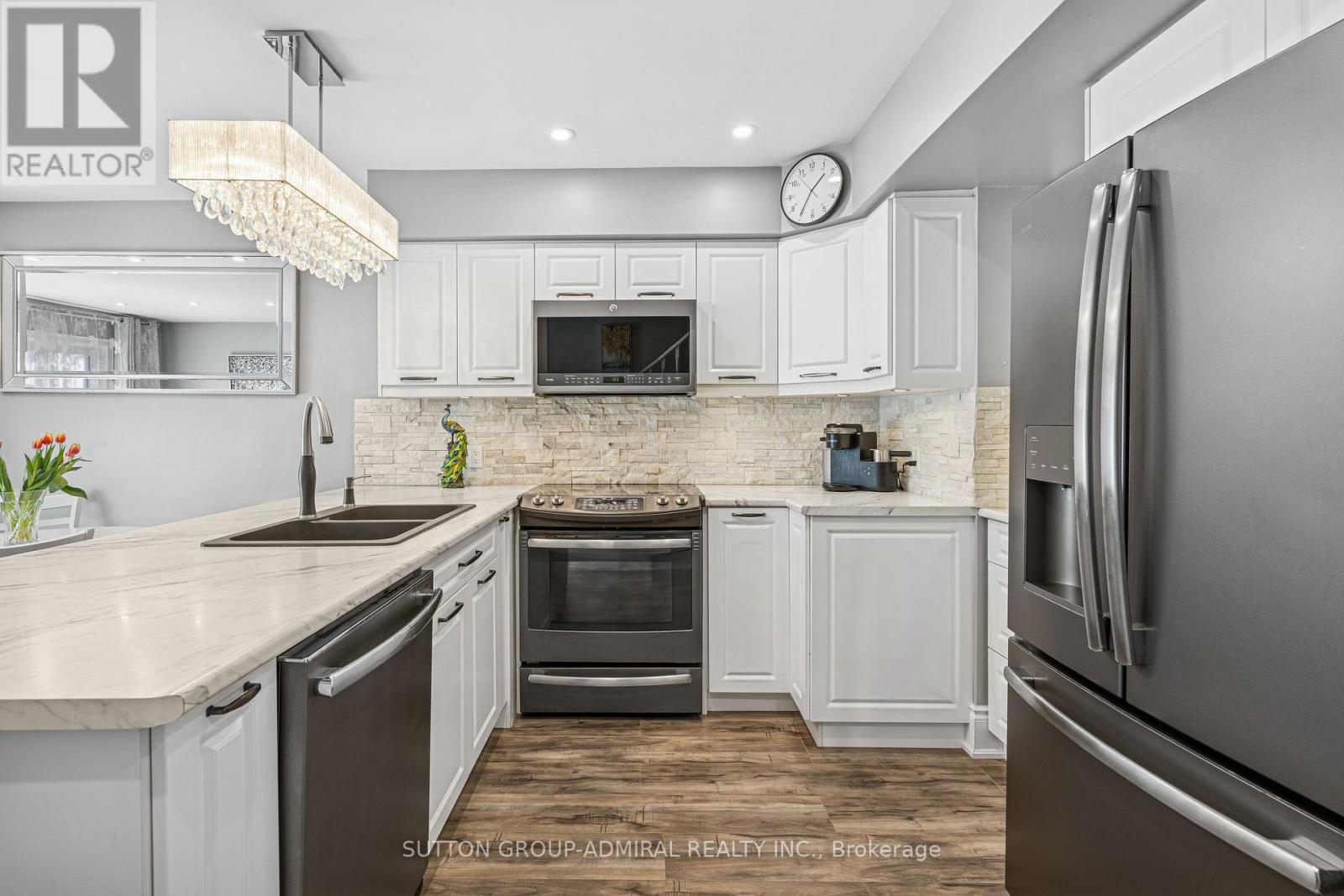 Photo 16 of 35 21 Laguna Parkway, Ramara ON