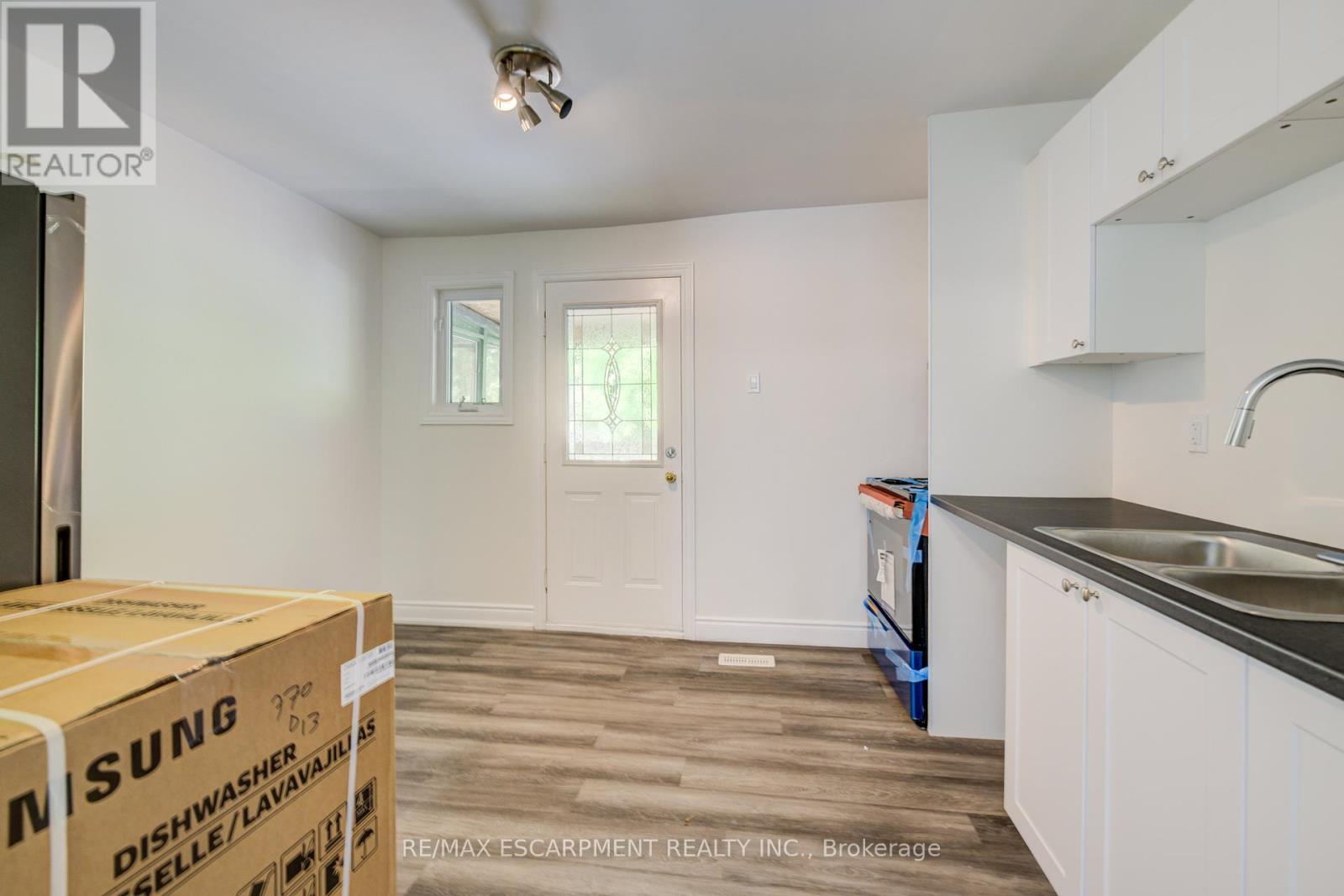 Photo 29 of 57 1 2 Breadalbane Street, Hamilton ON