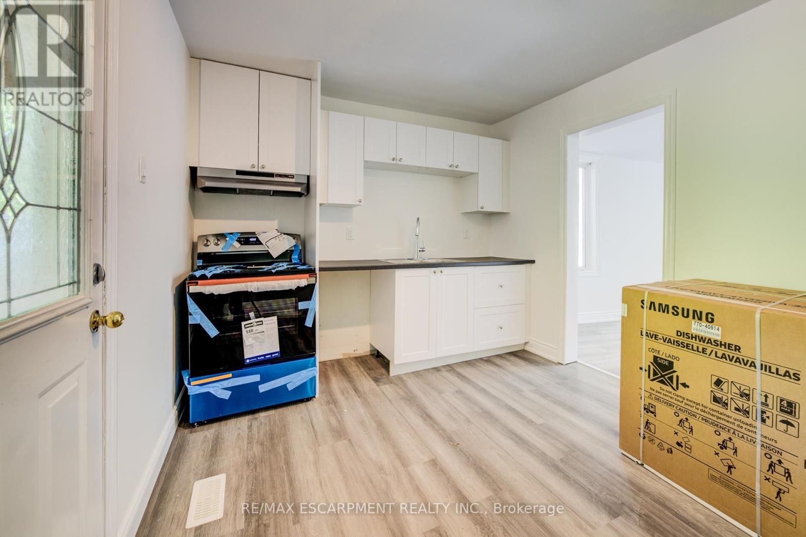 Photo 12 of 57 1 2 Breadalbane Street, Hamilton ON