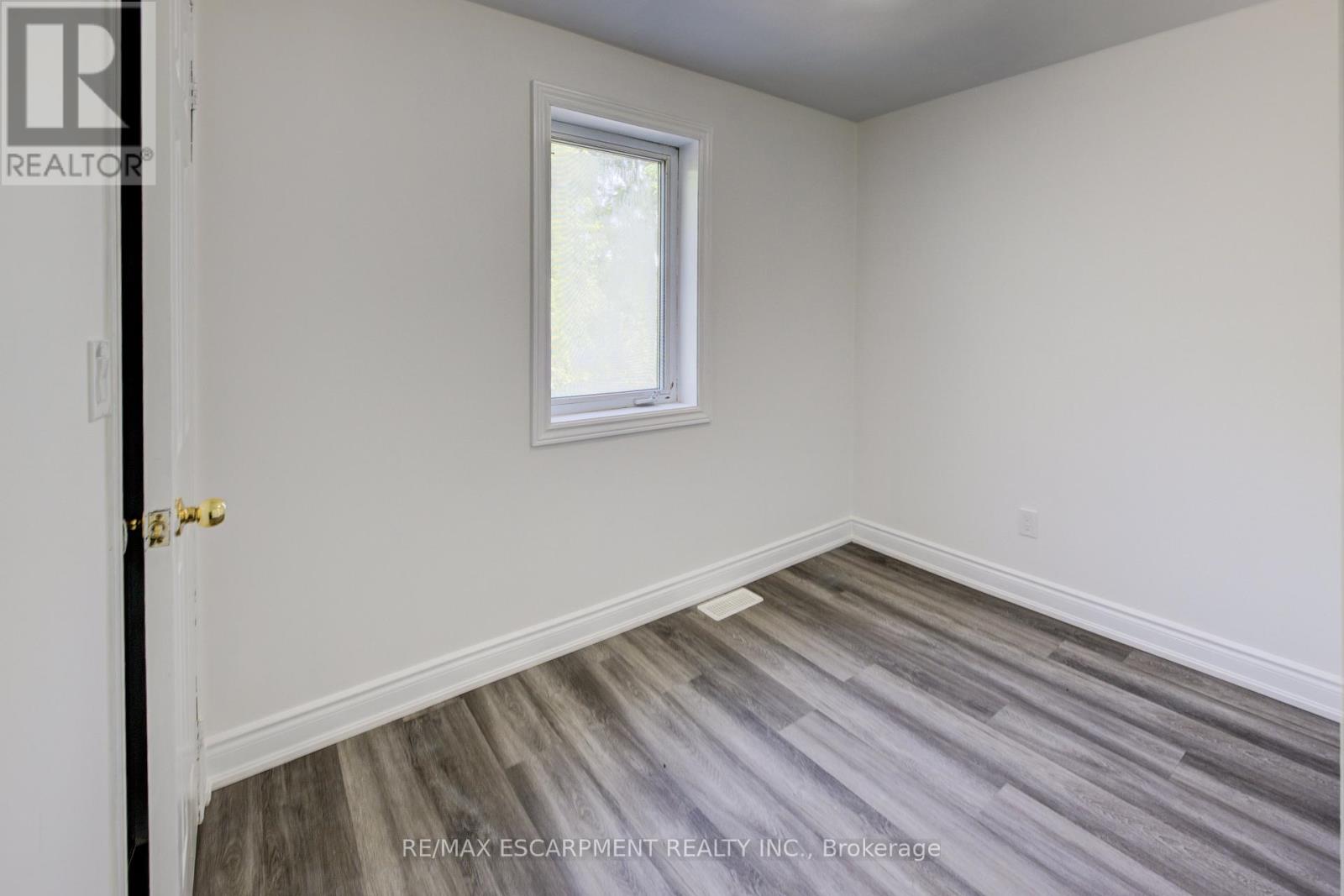 Photo 24 of 57 1 2 Breadalbane Street, Hamilton ON