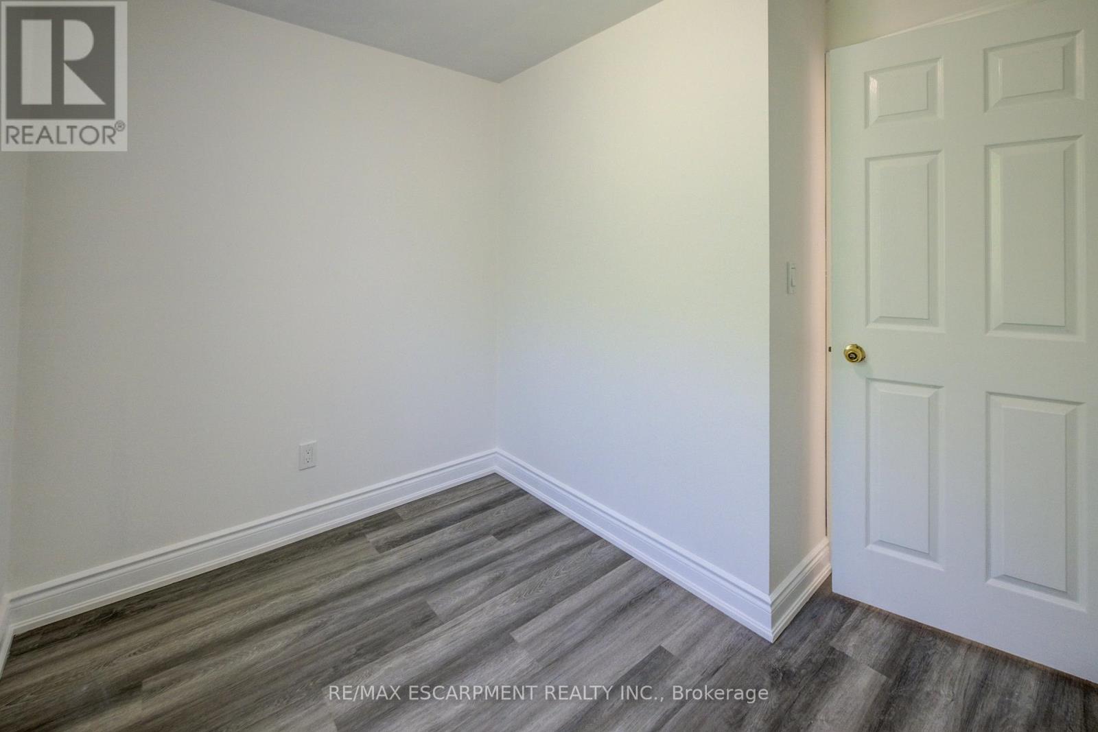 Photo 20 of 57 1 2 Breadalbane Street, Hamilton ON