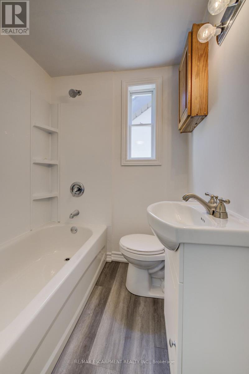 Photo 26 of 57 1 2 Breadalbane Street, Hamilton ON
