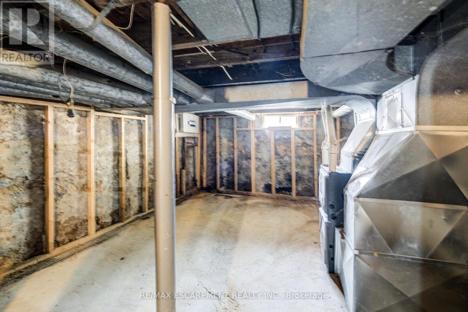 Photo 18 of 57 1 2 Breadalbane Street, Hamilton ON