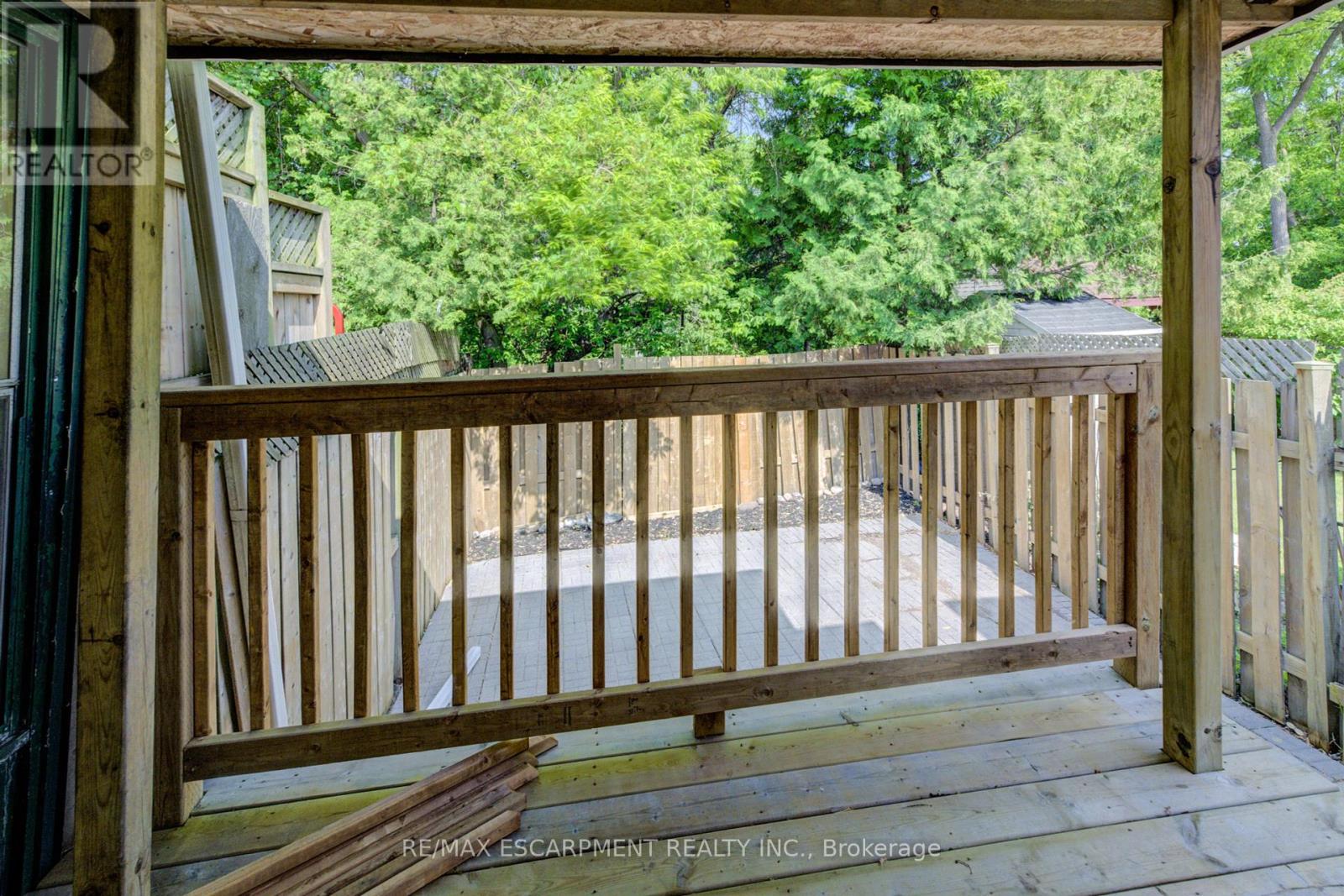 Photo 22 of 57 1 2 Breadalbane Street, Hamilton ON