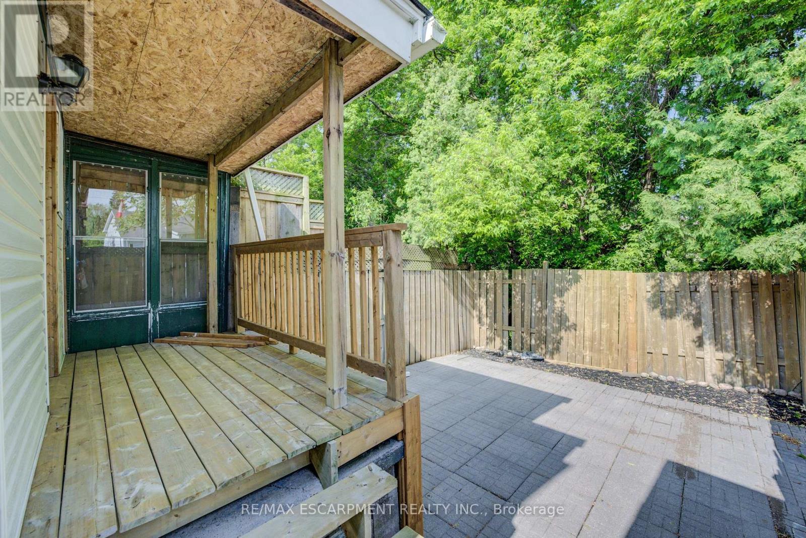 Photo 16 of 57 1 2 Breadalbane Street, Hamilton ON