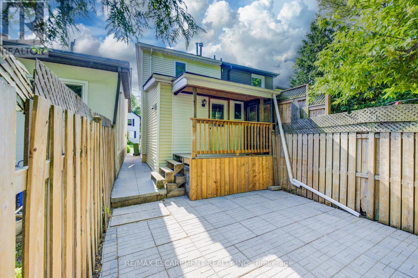 Photo 17 of 57 1 2 Breadalbane Street, Hamilton ON