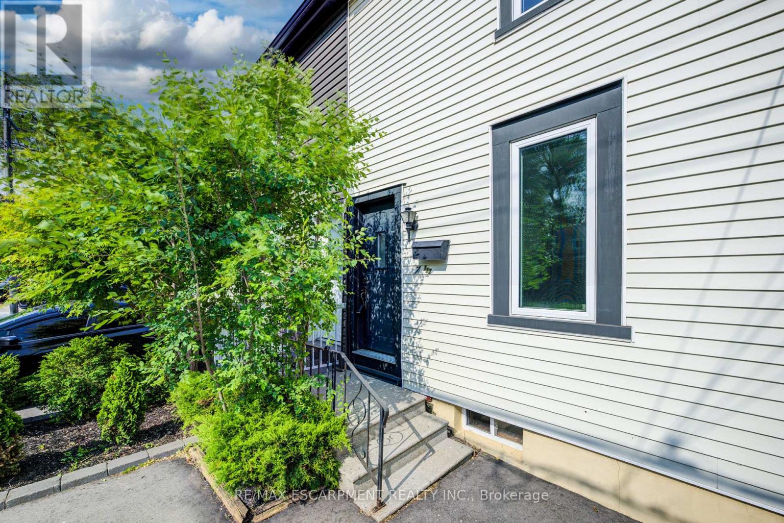 Photo 6 of 57 1 2 Breadalbane Street, Hamilton ON