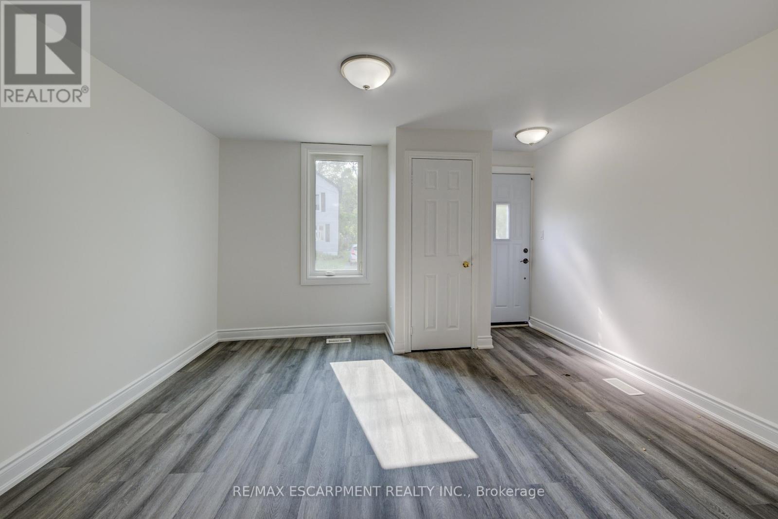 Photo 27 of 57 1 2 Breadalbane Street, Hamilton ON
