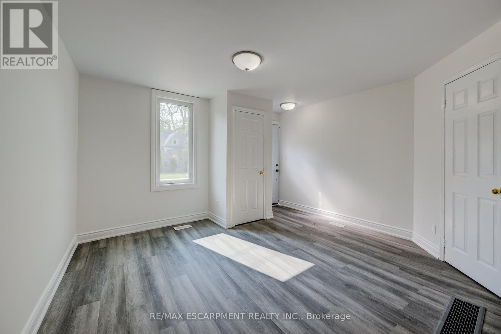Photo 7 of 57 1 2 Breadalbane Street, Hamilton ON