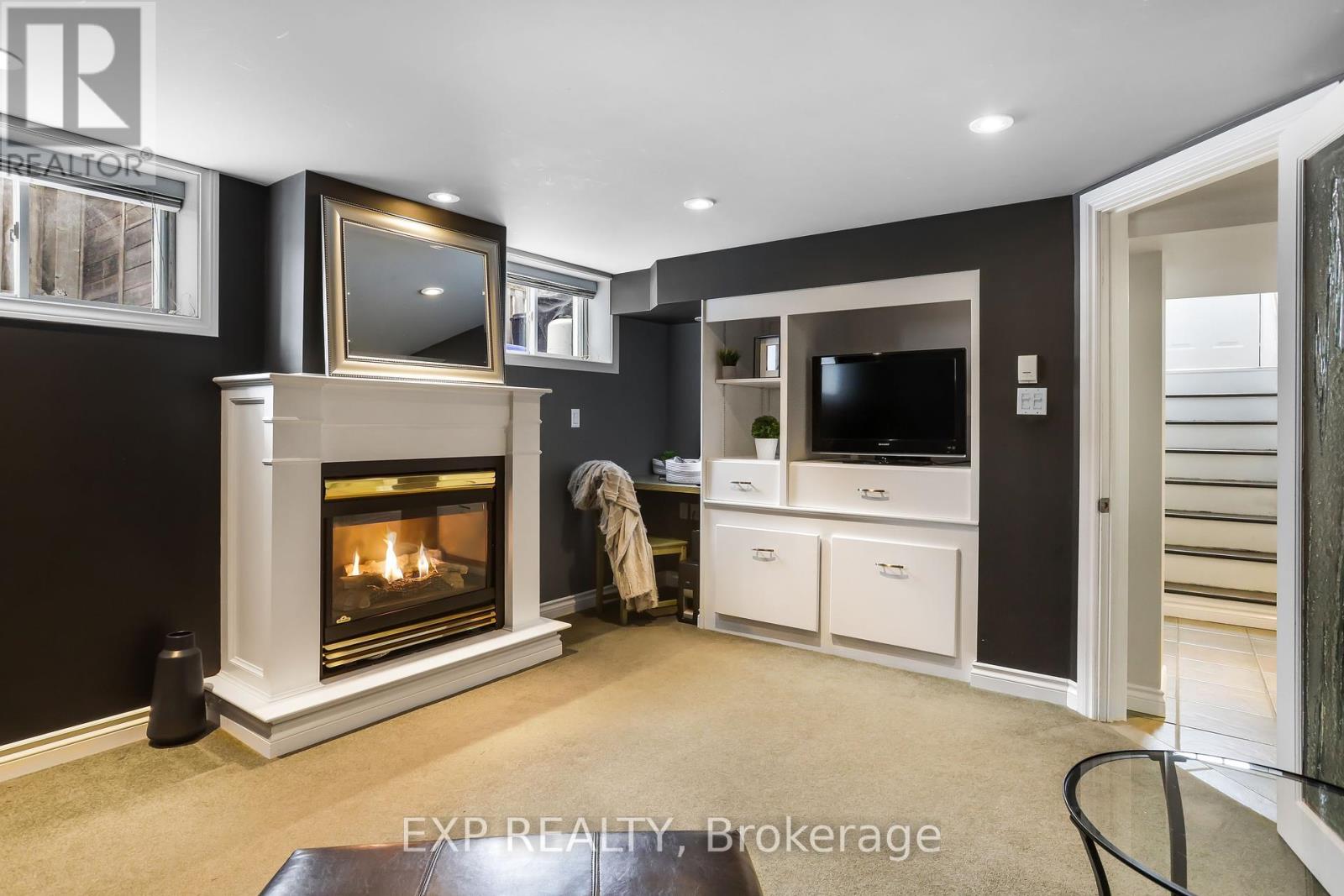 Photo 22 of 8 Warwick Road, Hamilton ON