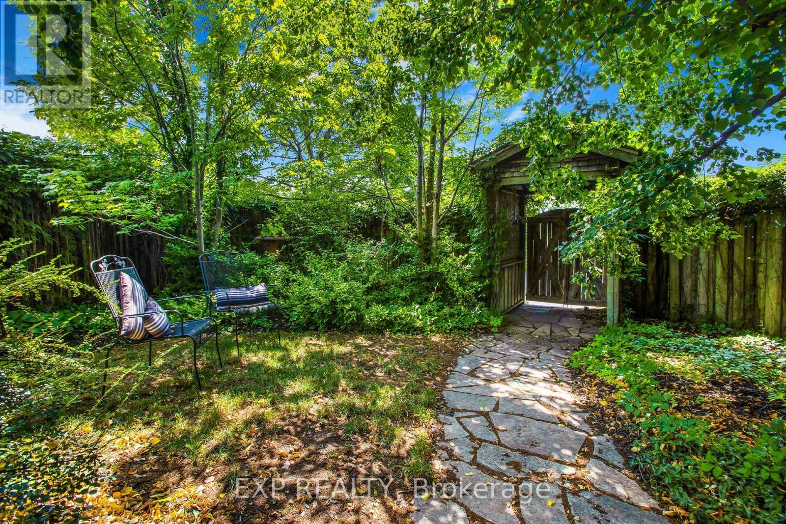 Photo 37 of 8 Warwick Road, Hamilton ON