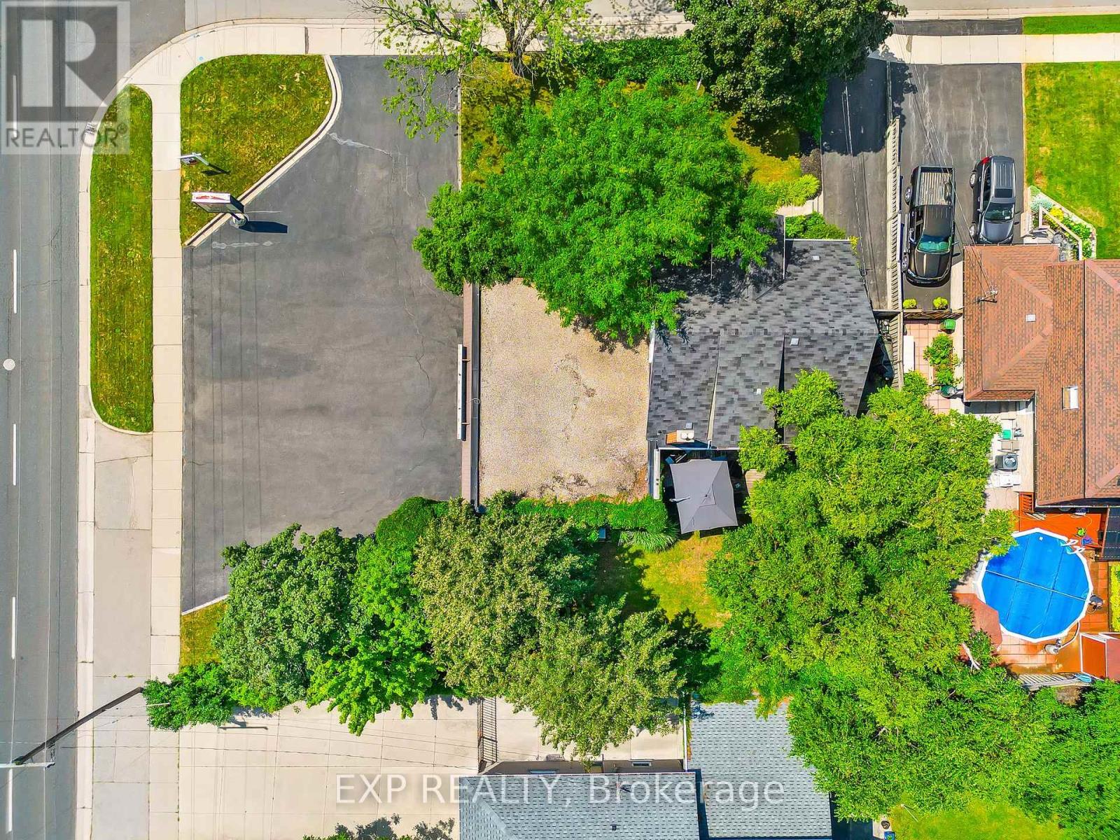 Photo 38 of 8 Warwick Road, Hamilton ON