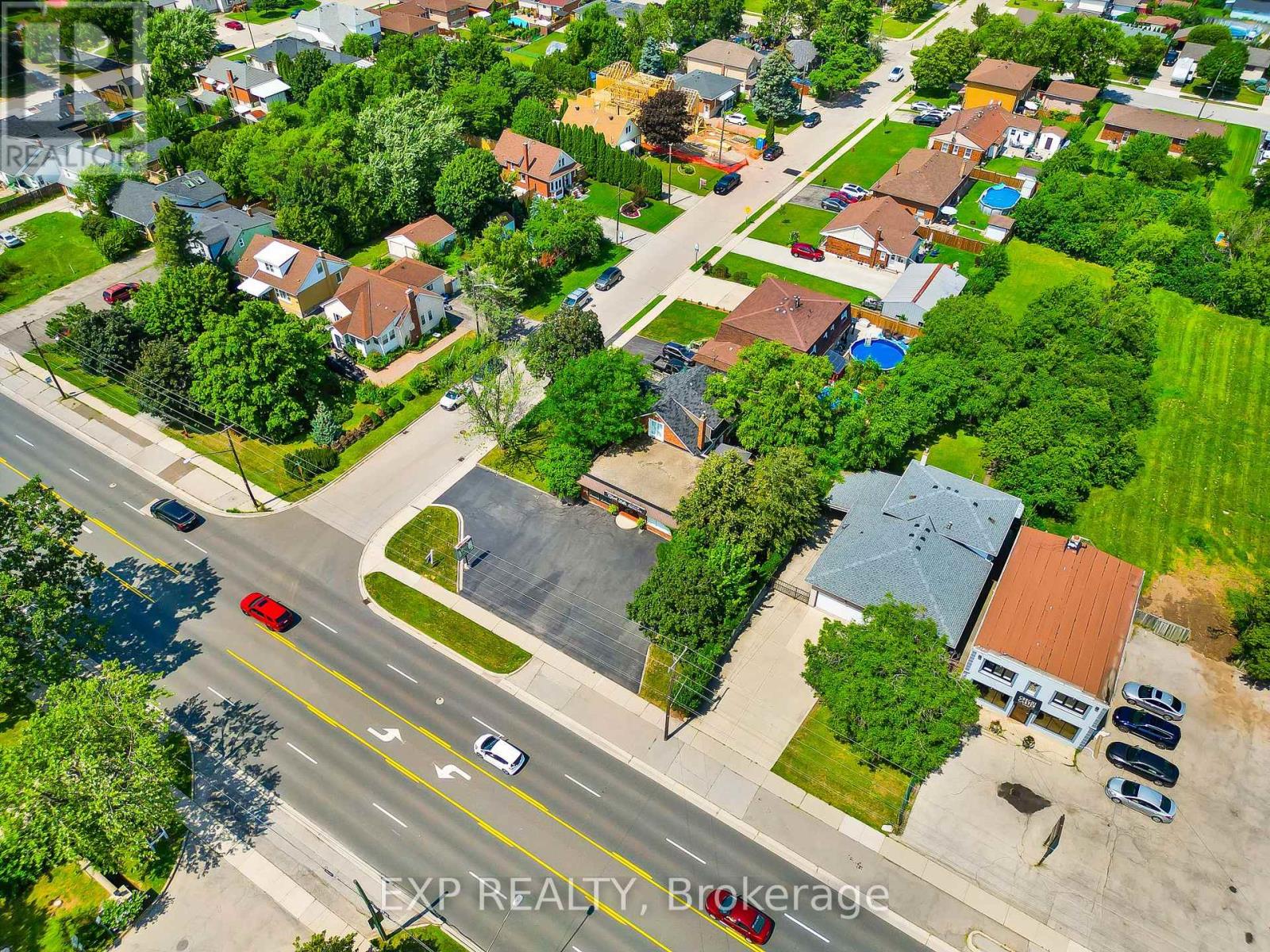 Photo 39 of 8 Warwick Road, Hamilton ON