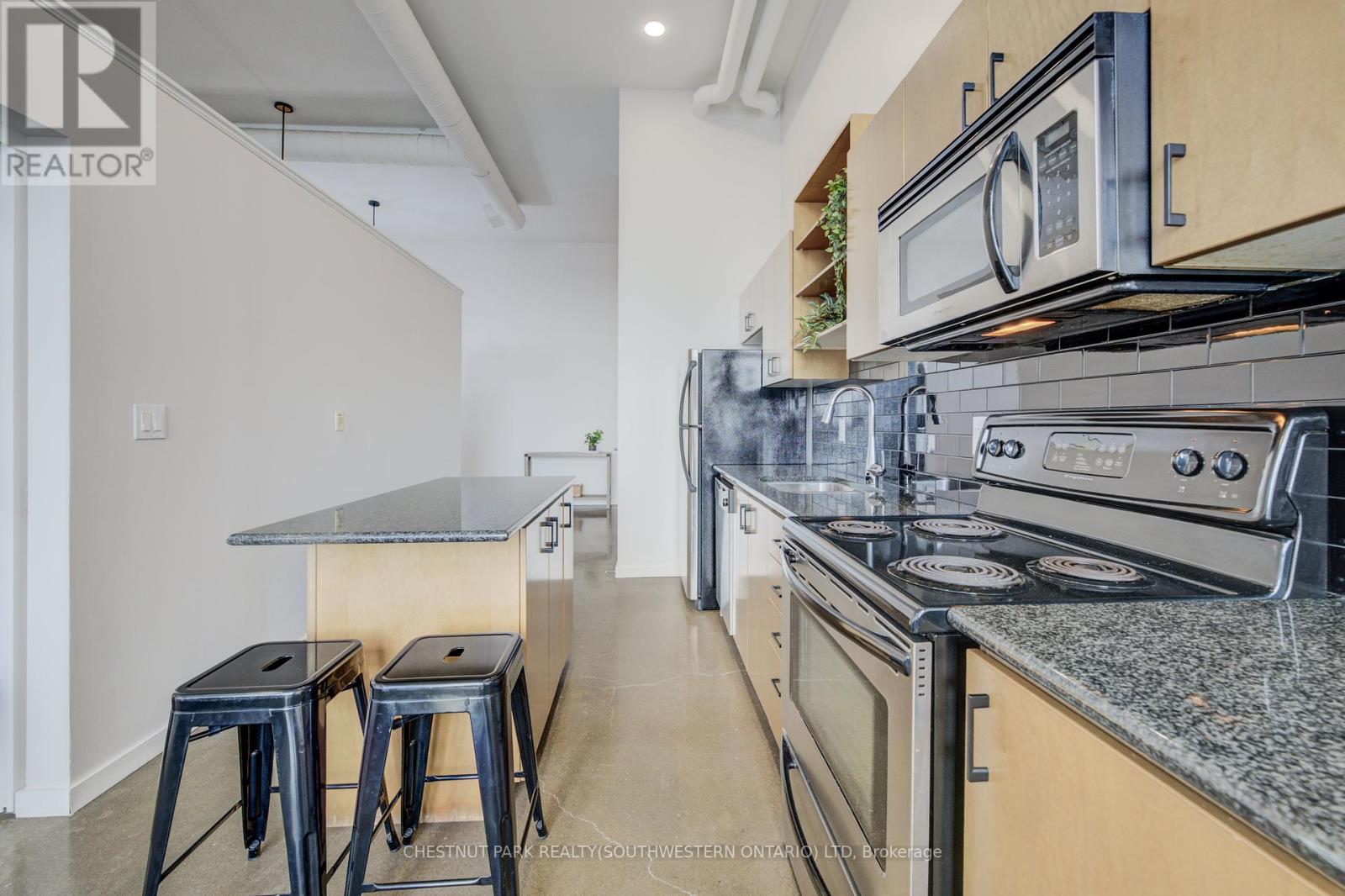 Photo 8 of 524 404 King Street W, Kitchener ON