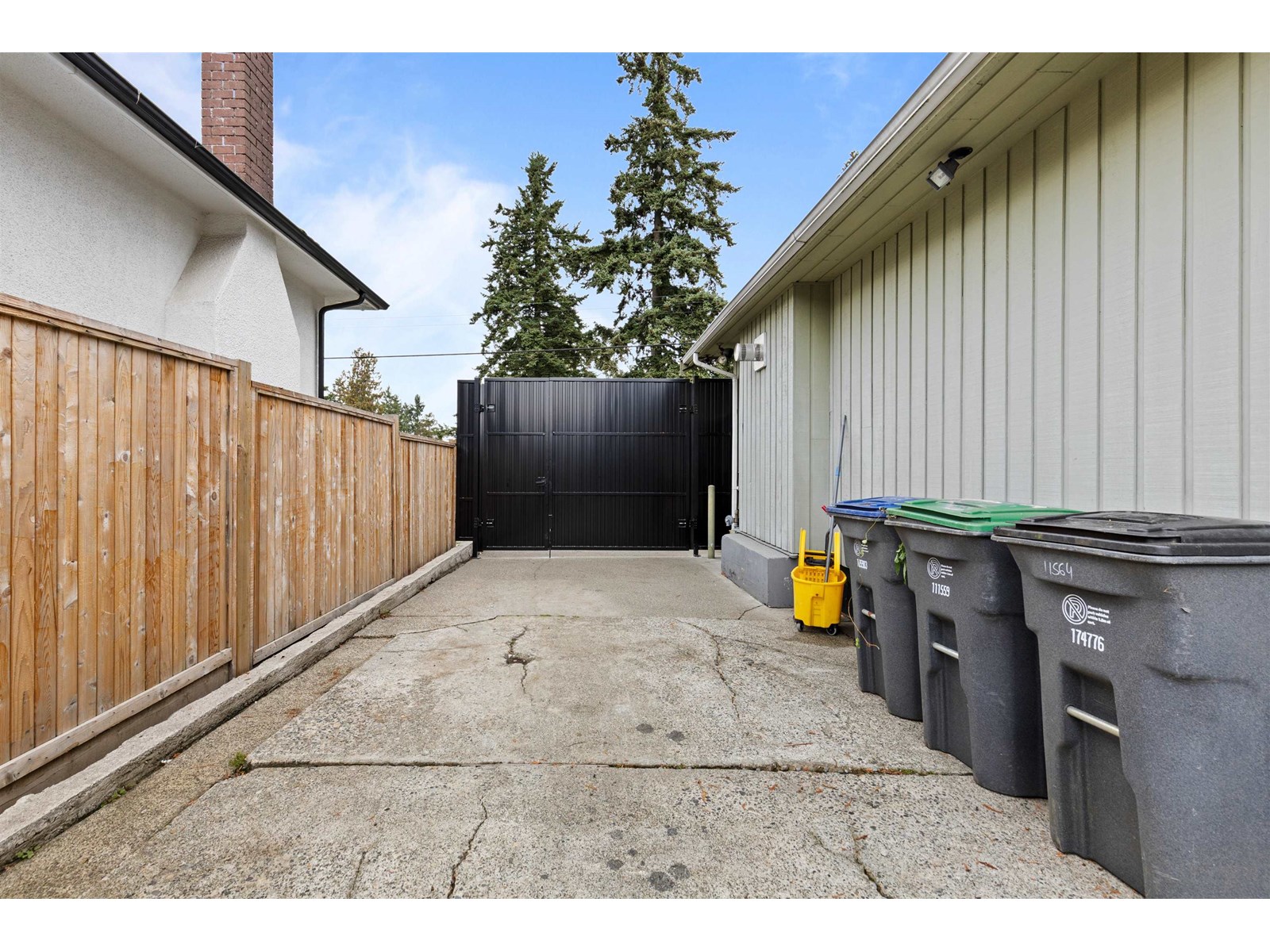 Photo 22 of 11564 97 Avenue, Surrey BC