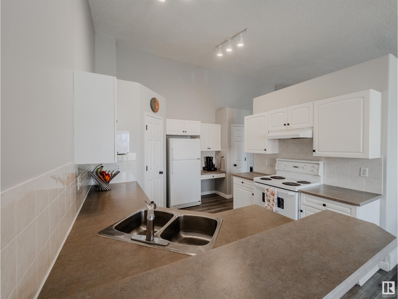 Photo 11 of 18 64 Blackburn Sw, Edmonton AB