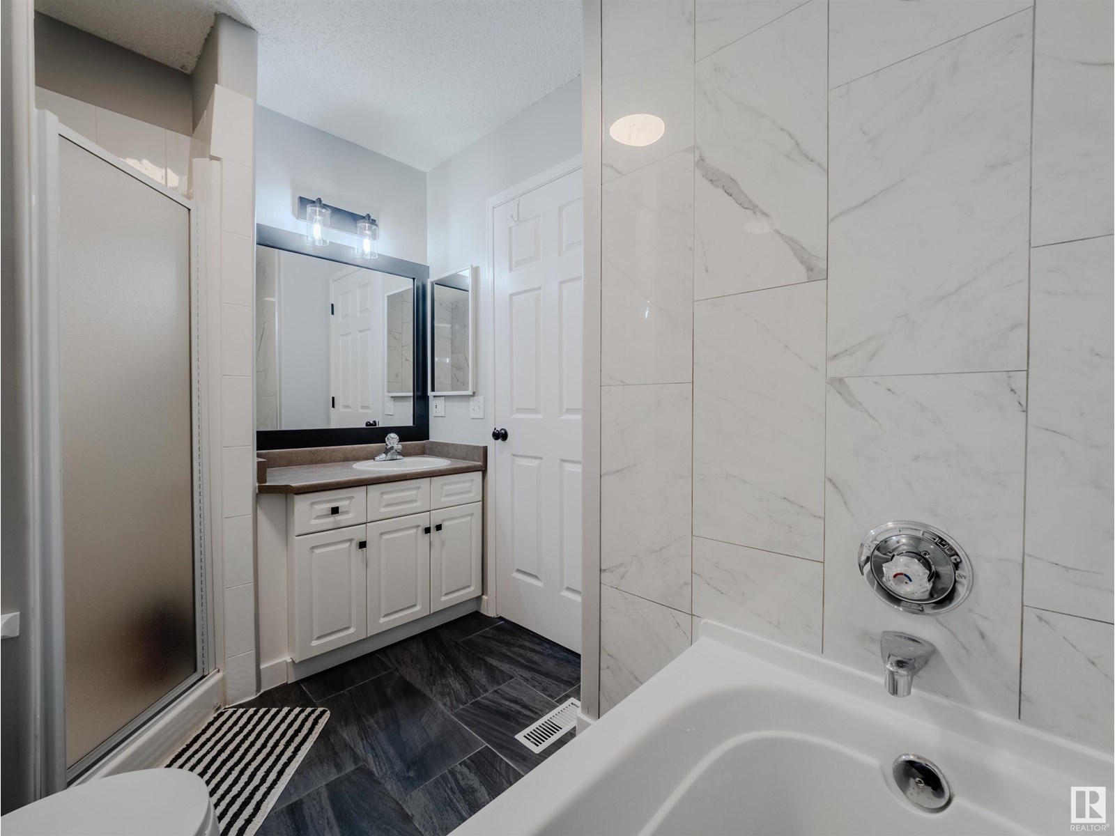 Photo 38 of 18 64 Blackburn Sw, Edmonton AB