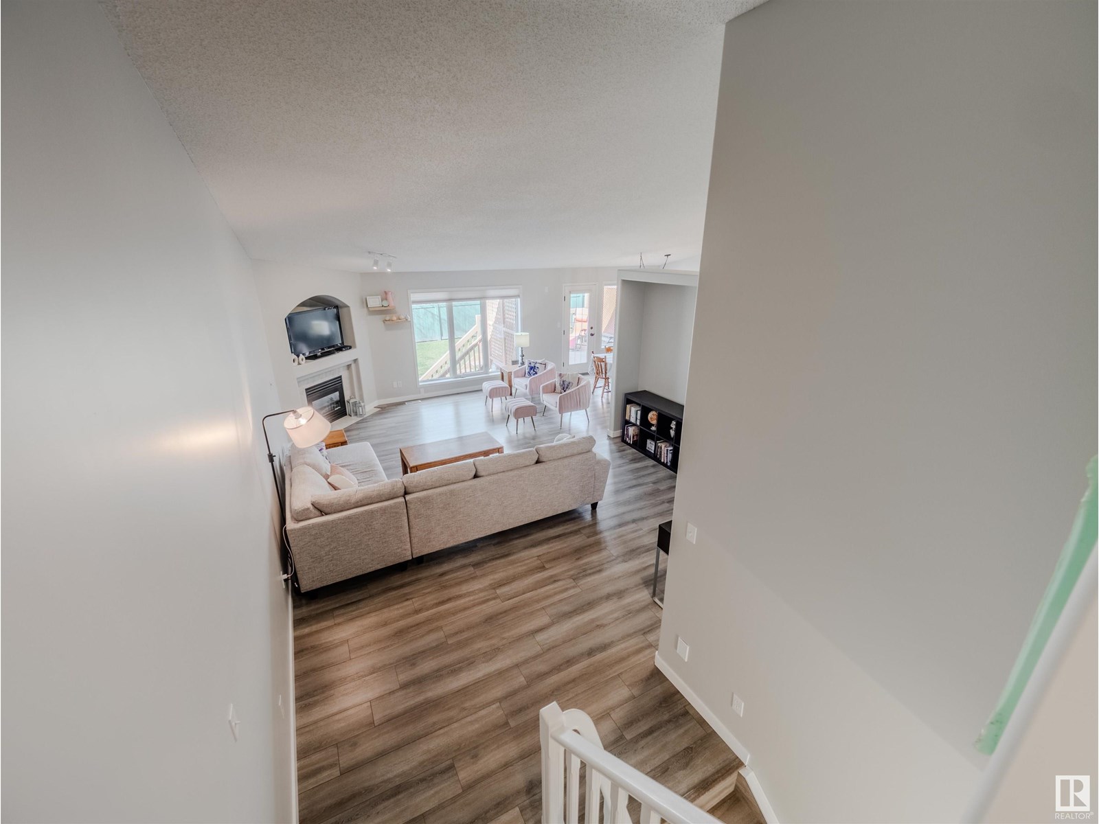 Photo 3 of 18 64 Blackburn Sw, Edmonton AB