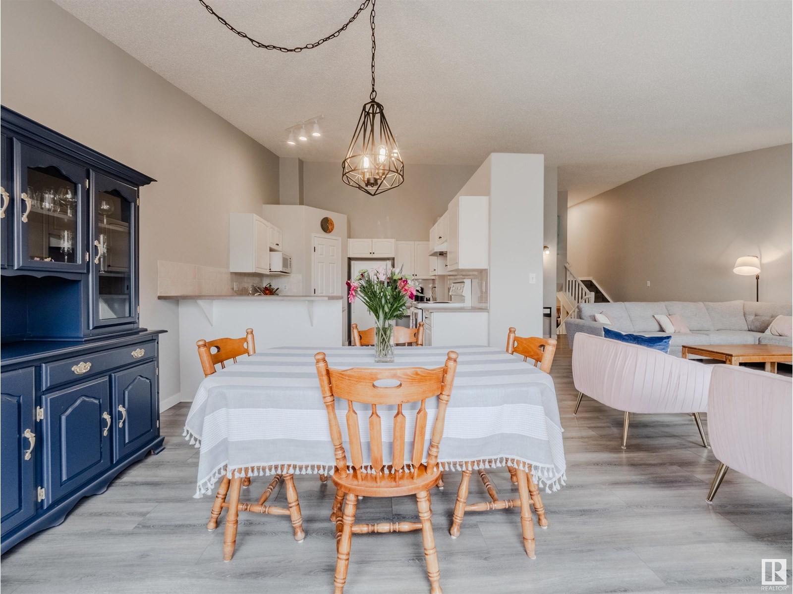 Photo 7 of 18 64 Blackburn Sw, Edmonton AB