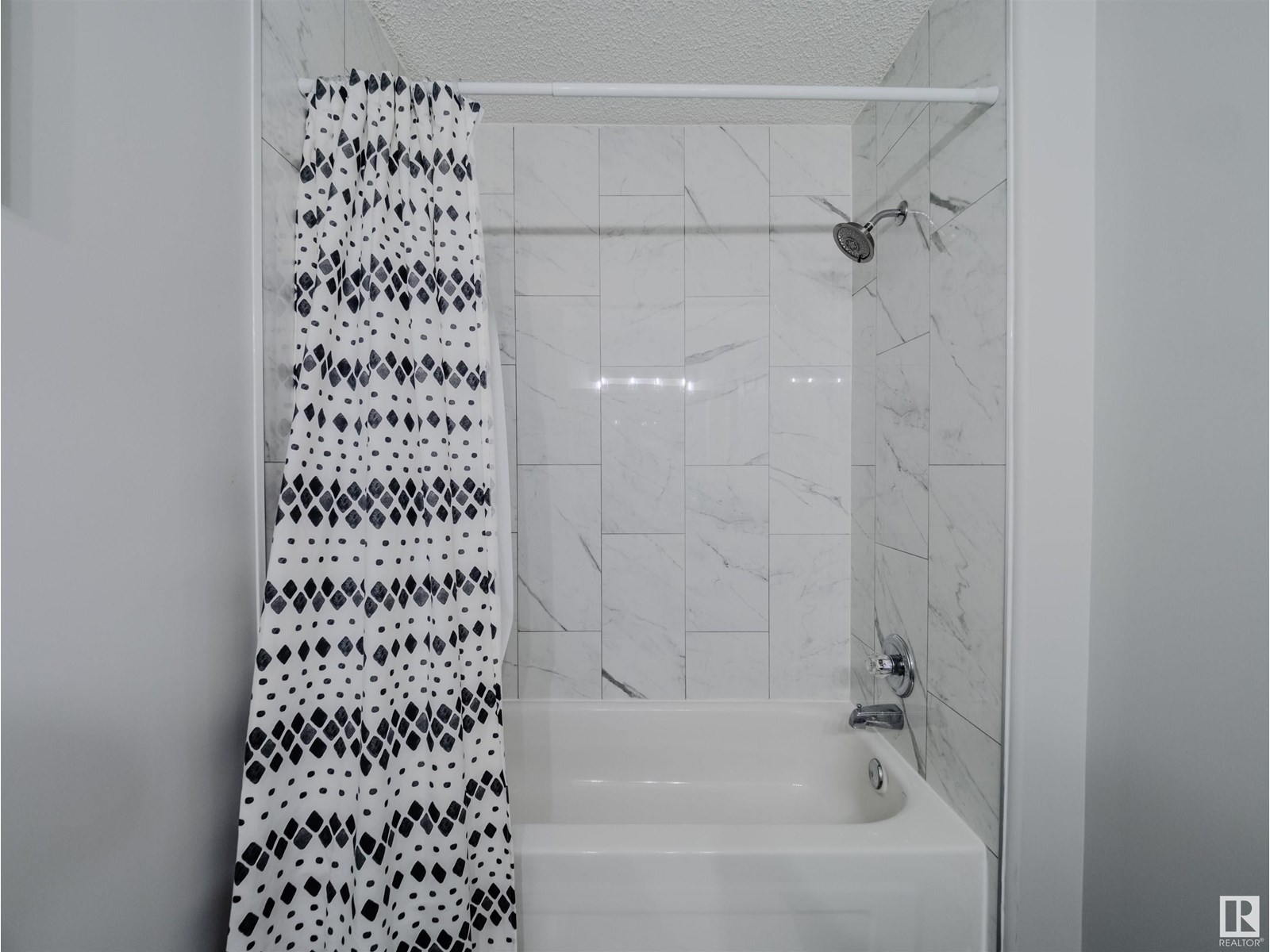 Photo 6 of 18 64 Blackburn Sw, Edmonton AB