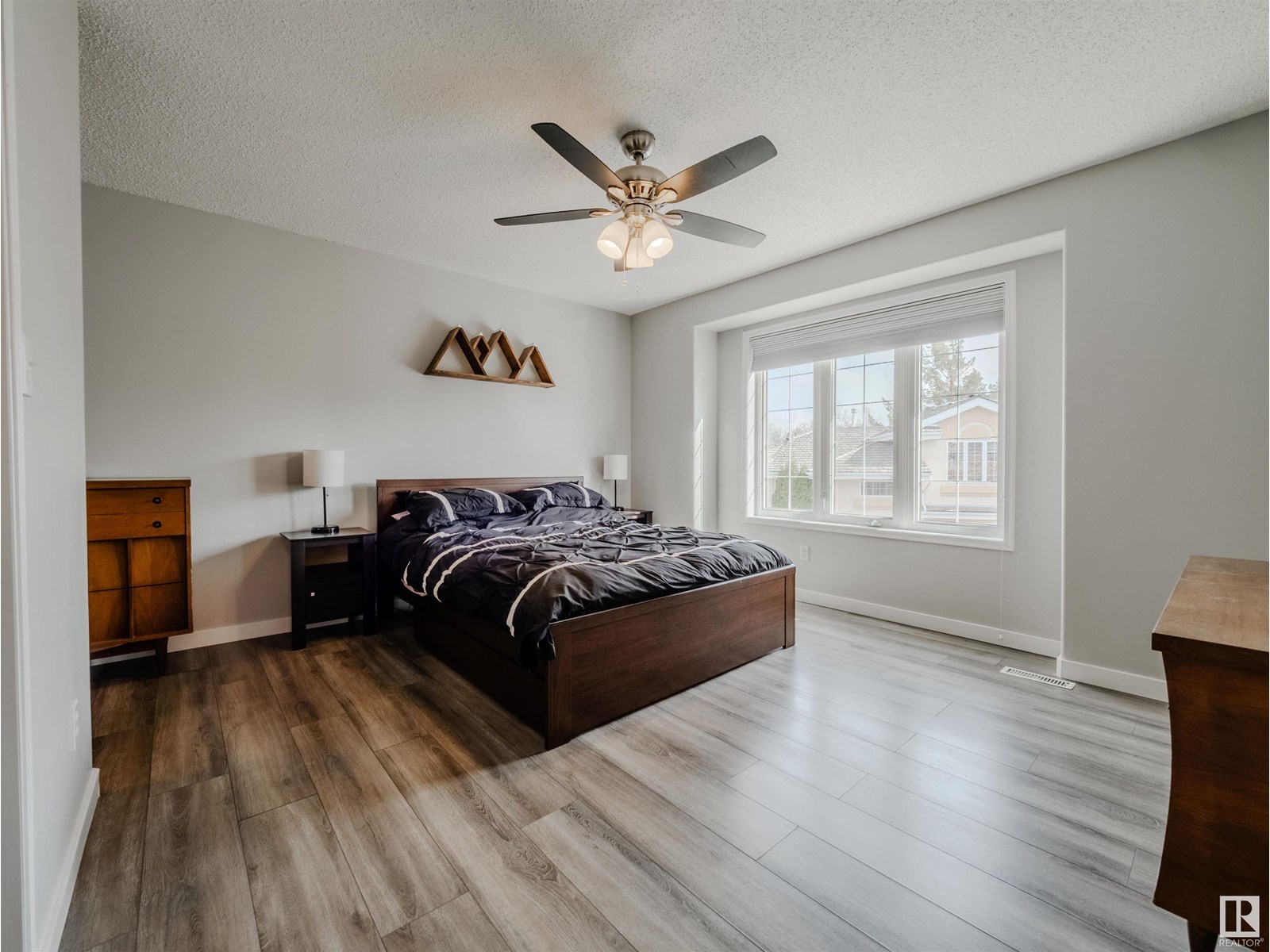 Photo 16 of 18 64 Blackburn Sw, Edmonton AB