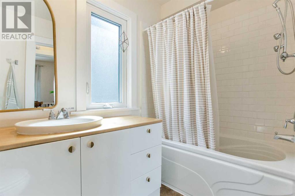 Single Family House for Sale in   Avenue NE Tuxedo Park Calgary 