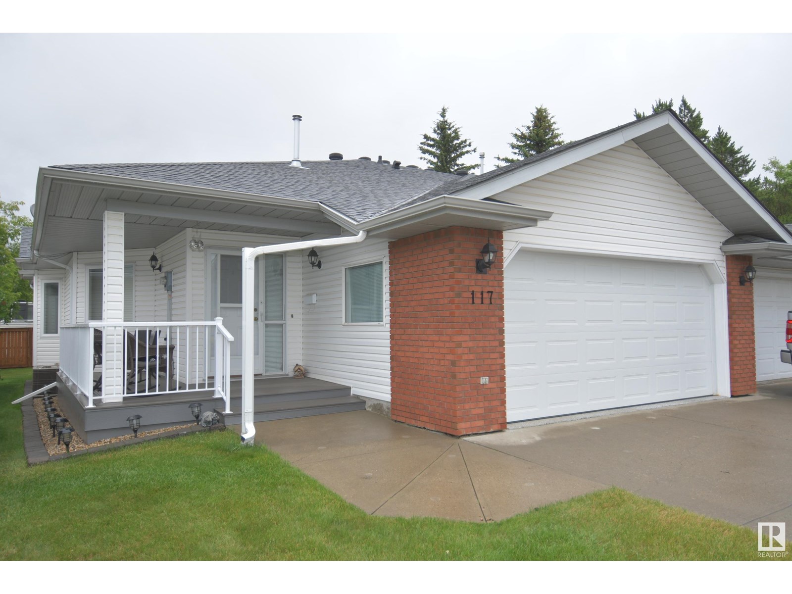 Photo 9 of 117 Lakeside Pl, Leduc AB