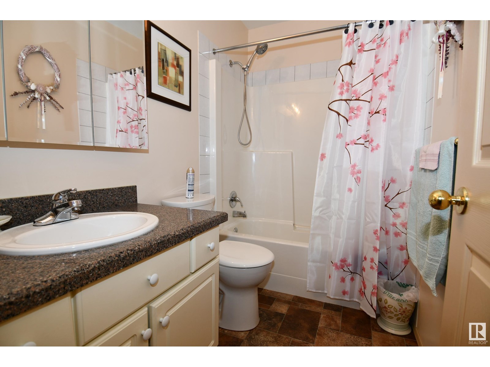 Photo 17 of 117 Lakeside Pl, Leduc AB