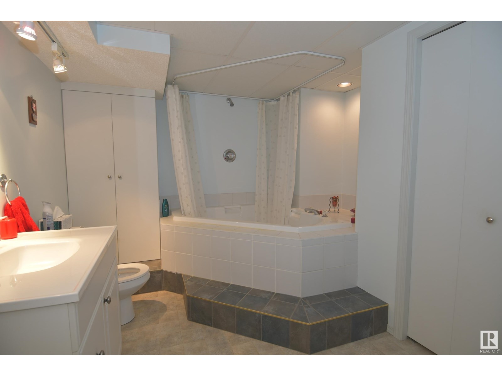 Photo 11 of 117 Lakeside Pl, Leduc AB