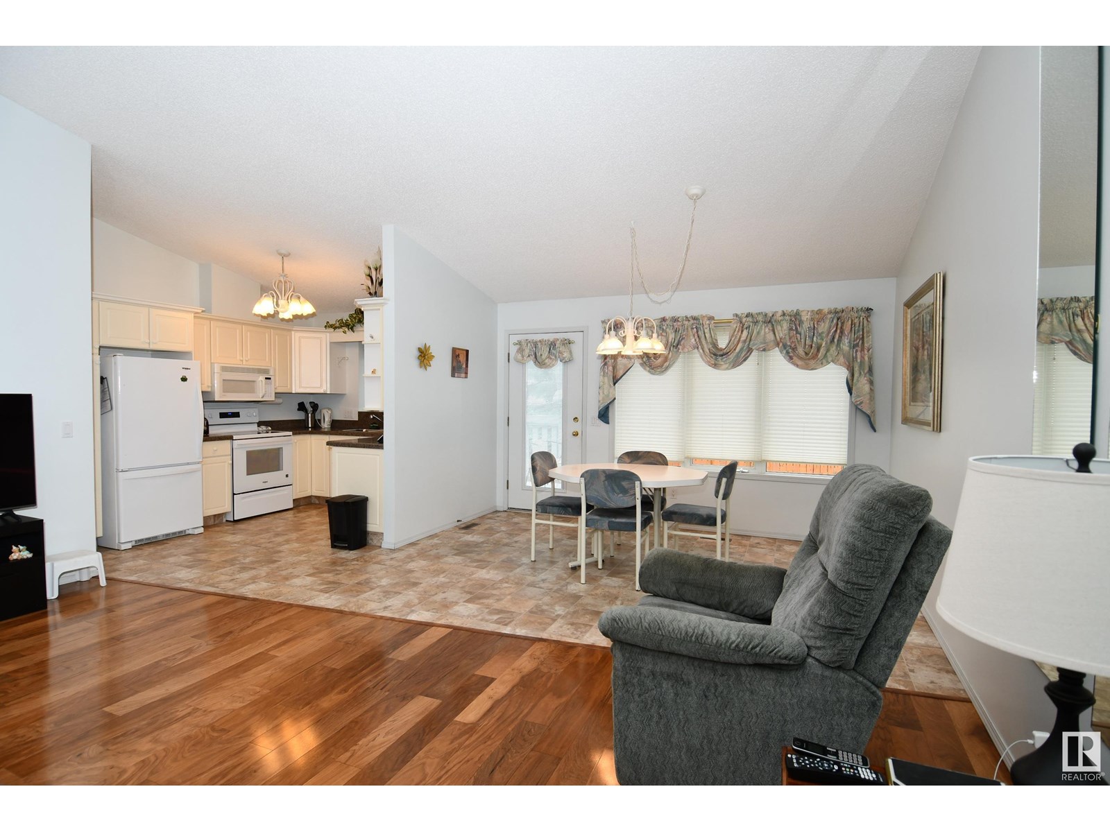 Photo 24 of 117 Lakeside Pl, Leduc AB