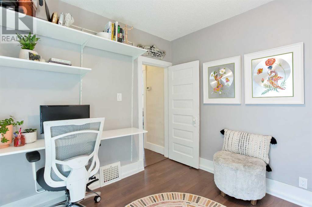 Single Family House for Sale in   Avenue NE Tuxedo Park Calgary 