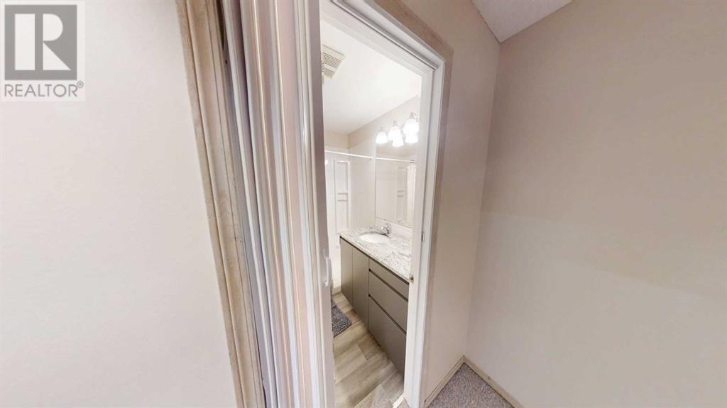 Single Family House for Sale in  Chaparral Drive SE Chaparral Calgary 