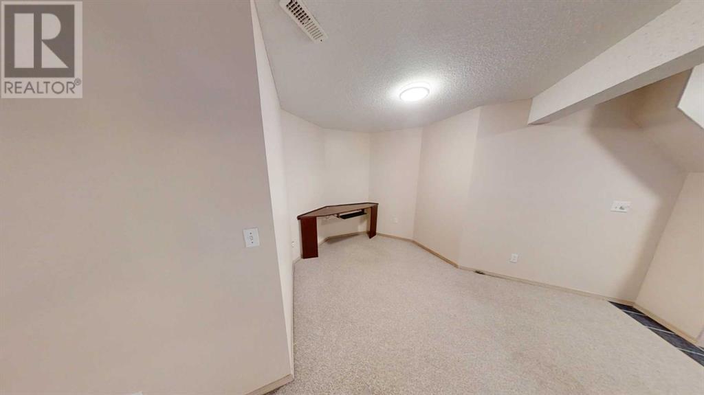 Single Family House for Sale in  Chaparral Drive SE Chaparral Calgary 
