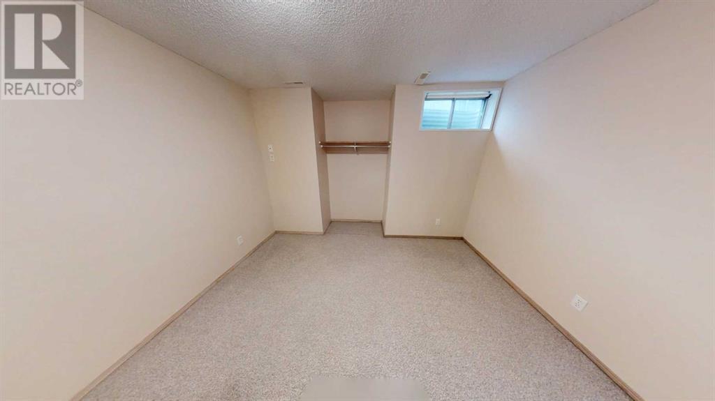 Single Family House for Sale in  Chaparral Drive SE Chaparral Calgary 