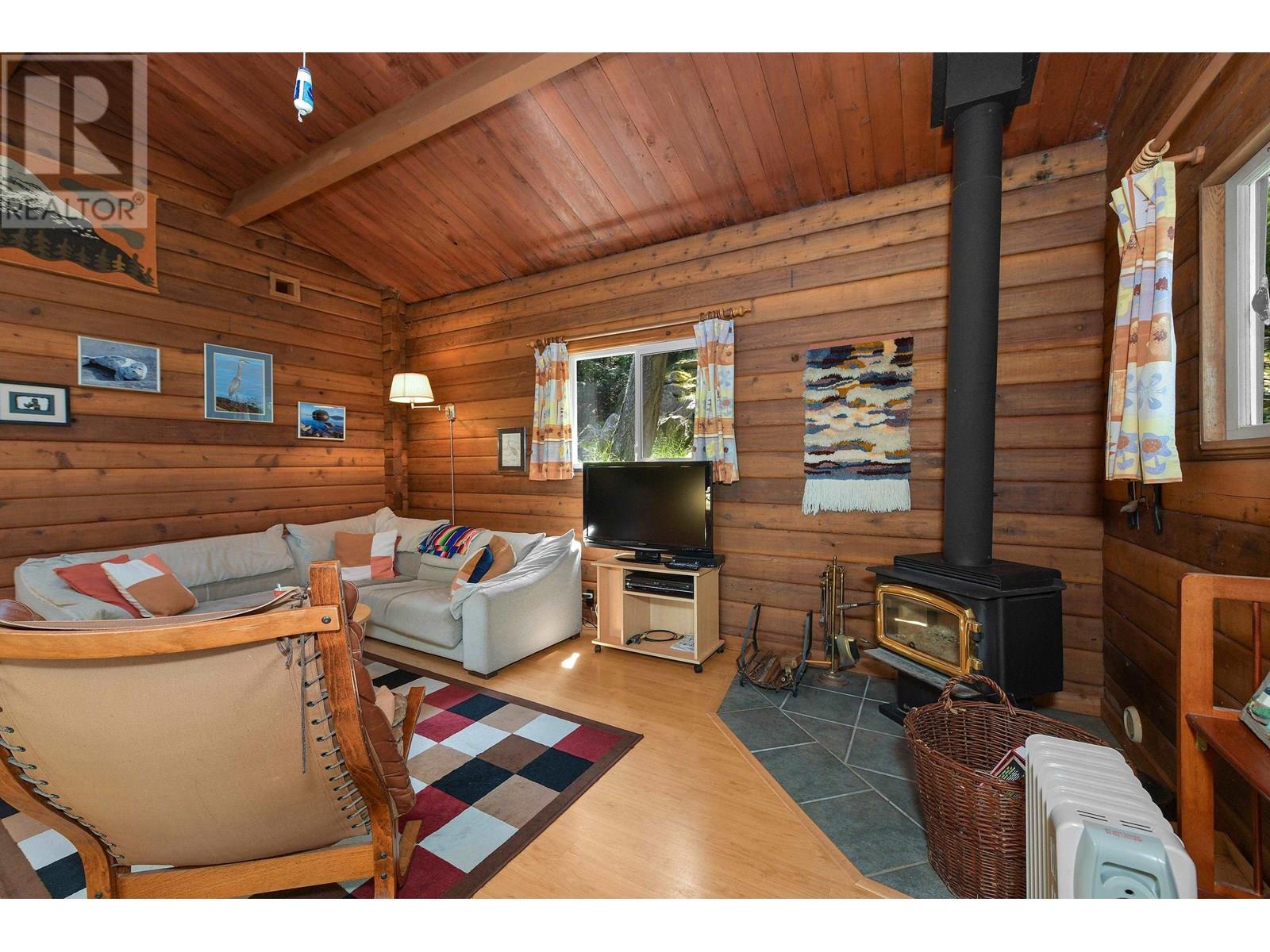 177 MARINERS WAY, Mayne Island