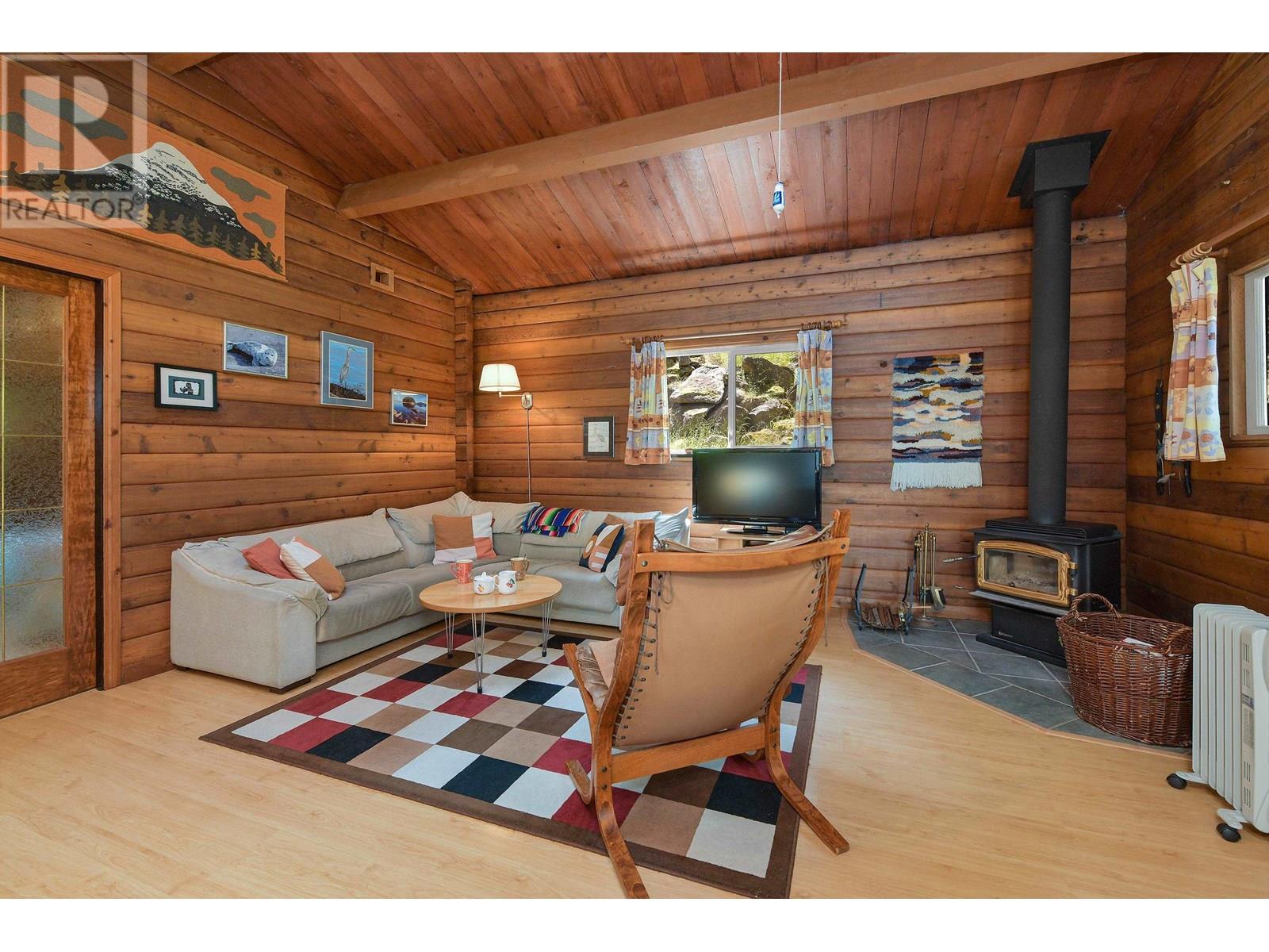 177 MARINERS WAY, Mayne Island