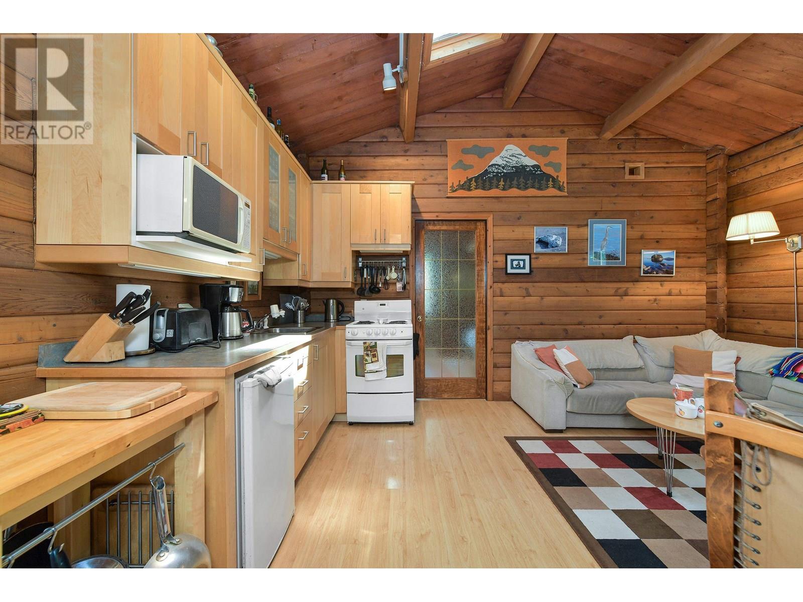 177 MARINERS WAY, Mayne Island