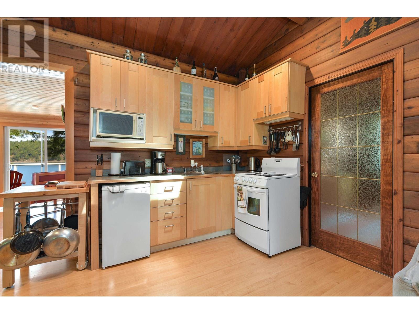 177 MARINERS WAY, Mayne Island