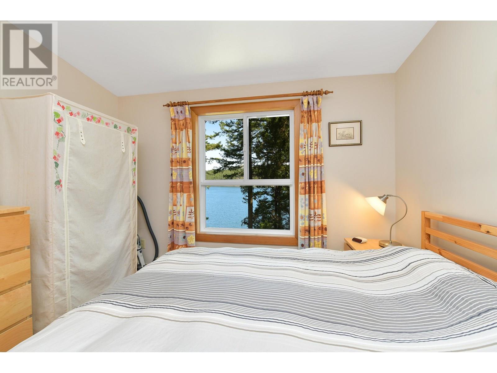 177 MARINERS WAY, Mayne Island